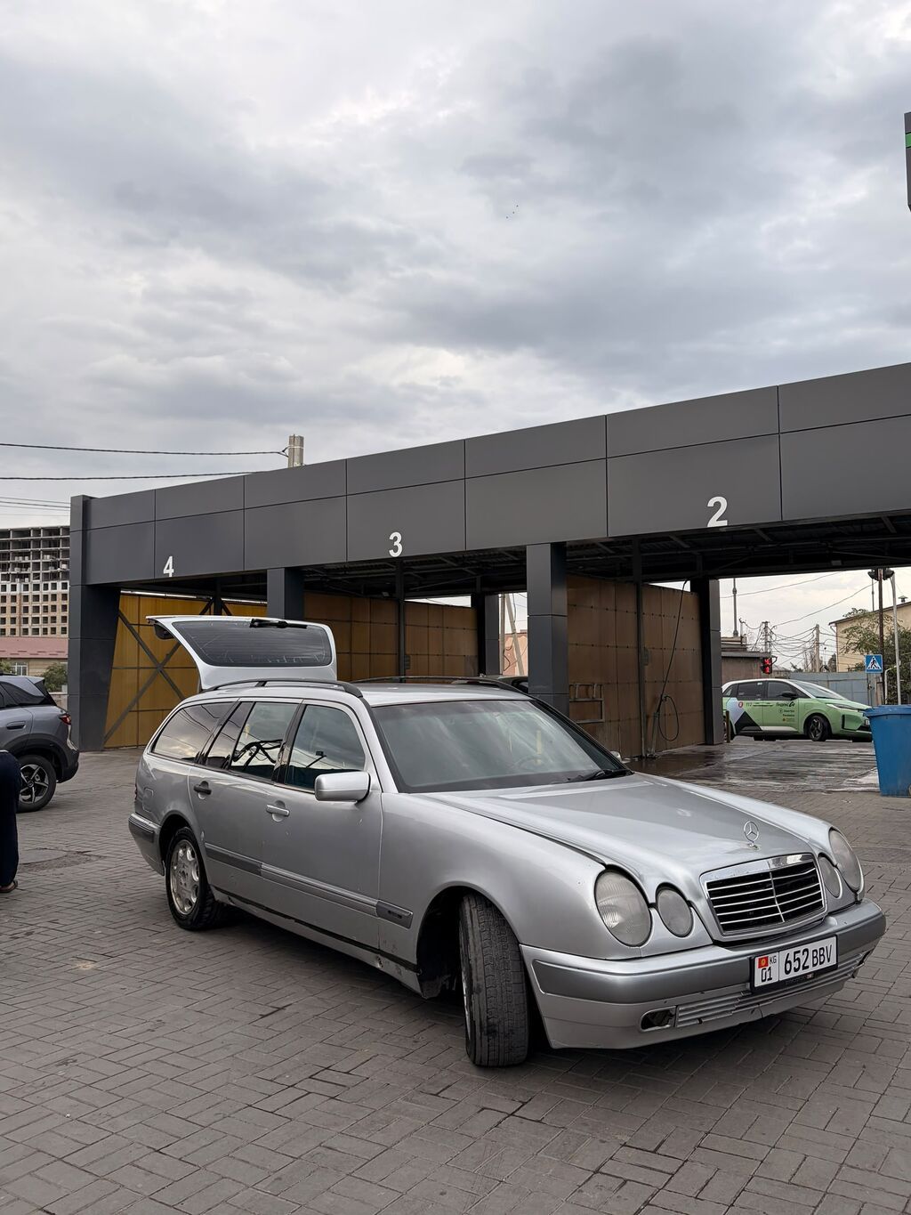 Mercedes-Benz E-Class: 1999 г., 3.7 л, Автомат, Бензин, Универсал: фото 3