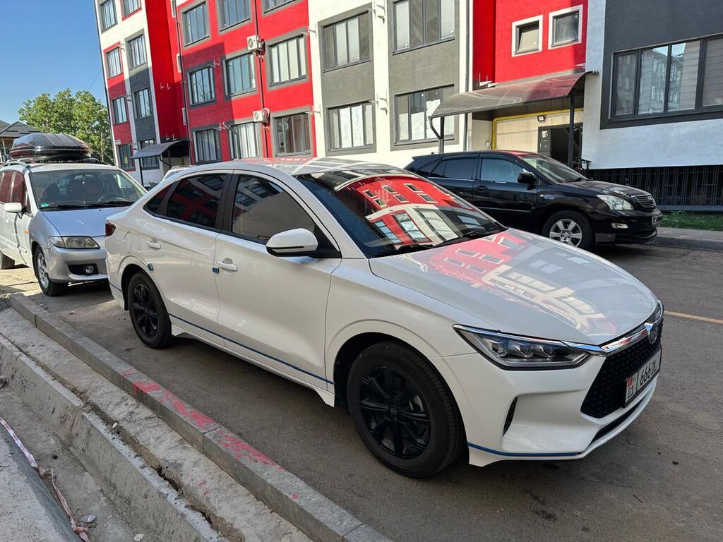 BYD E3: 2020 г., Автомат, Электромобиль, Седан: фото 2
