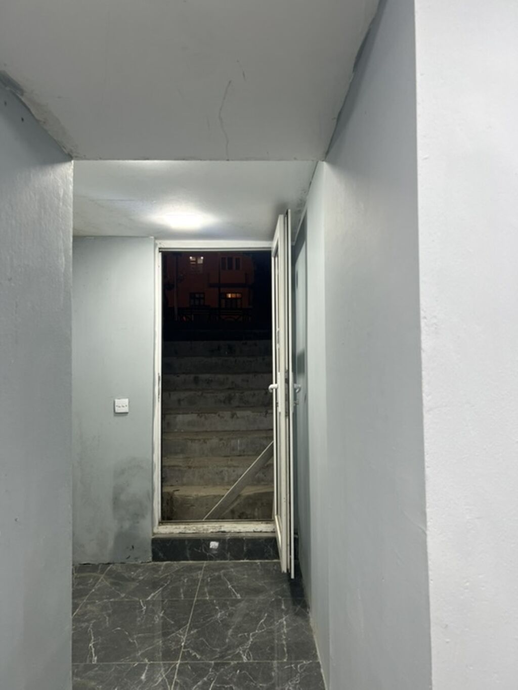 Kiralık yeraltı obyekt – piyada axını yüksək, magistral küçəyə çıxışı
