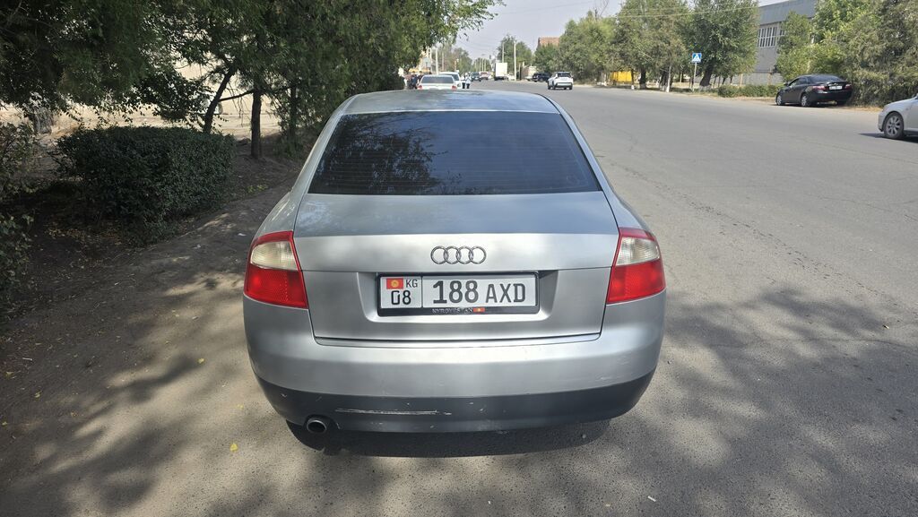 Audi A4: 2002 г., 2 л, Механика, Бензин, Седан: фото 5