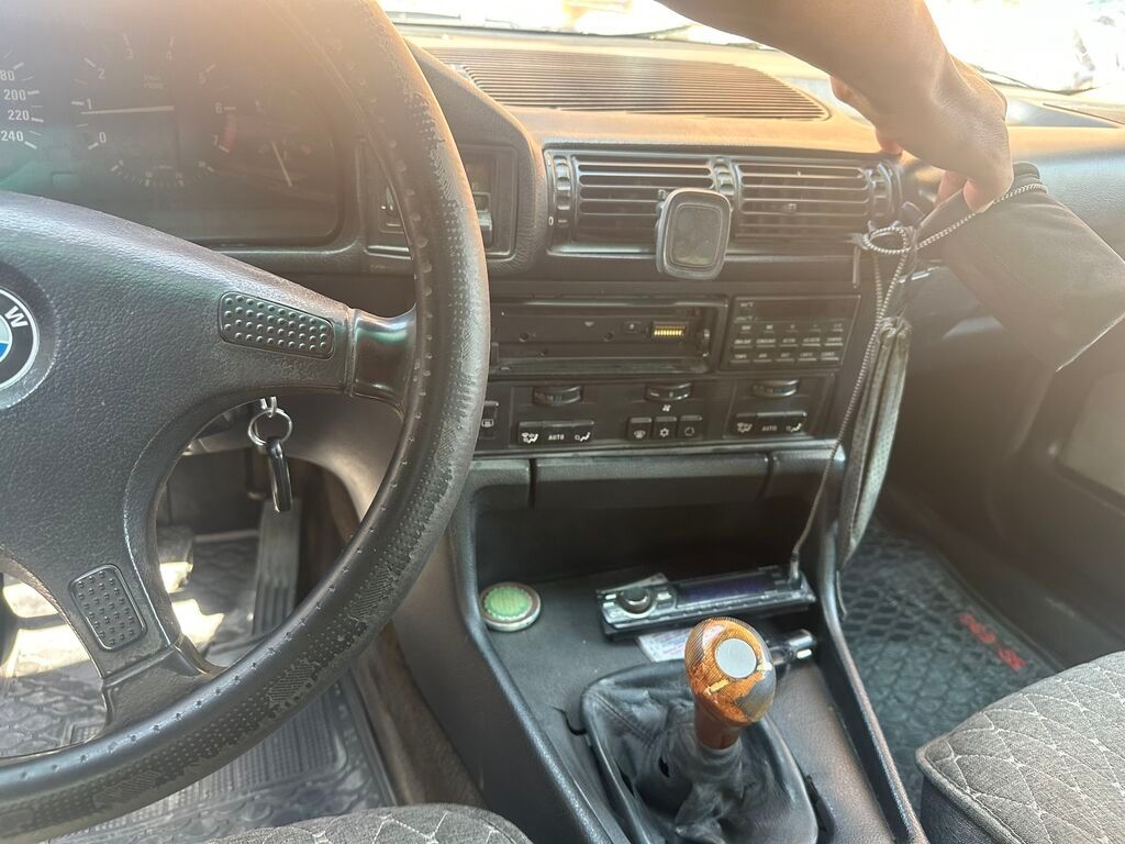 BMW 520: 1991 г., 2 л, Механика, Бензин, Седан: фото 5