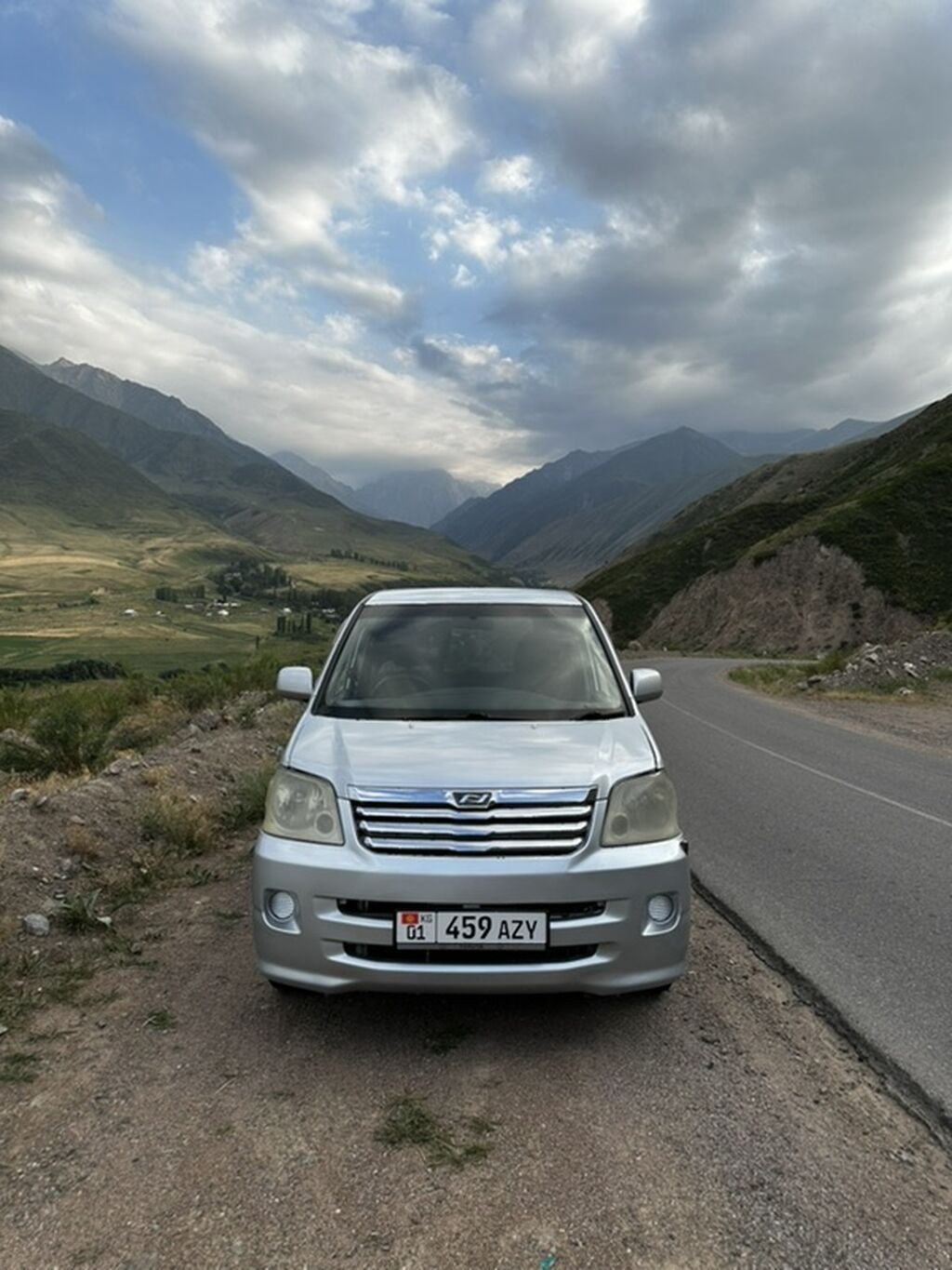 Toyota Noah: 2003 г., 2 л, Автомат, Бензин, Минивэн: фото 4