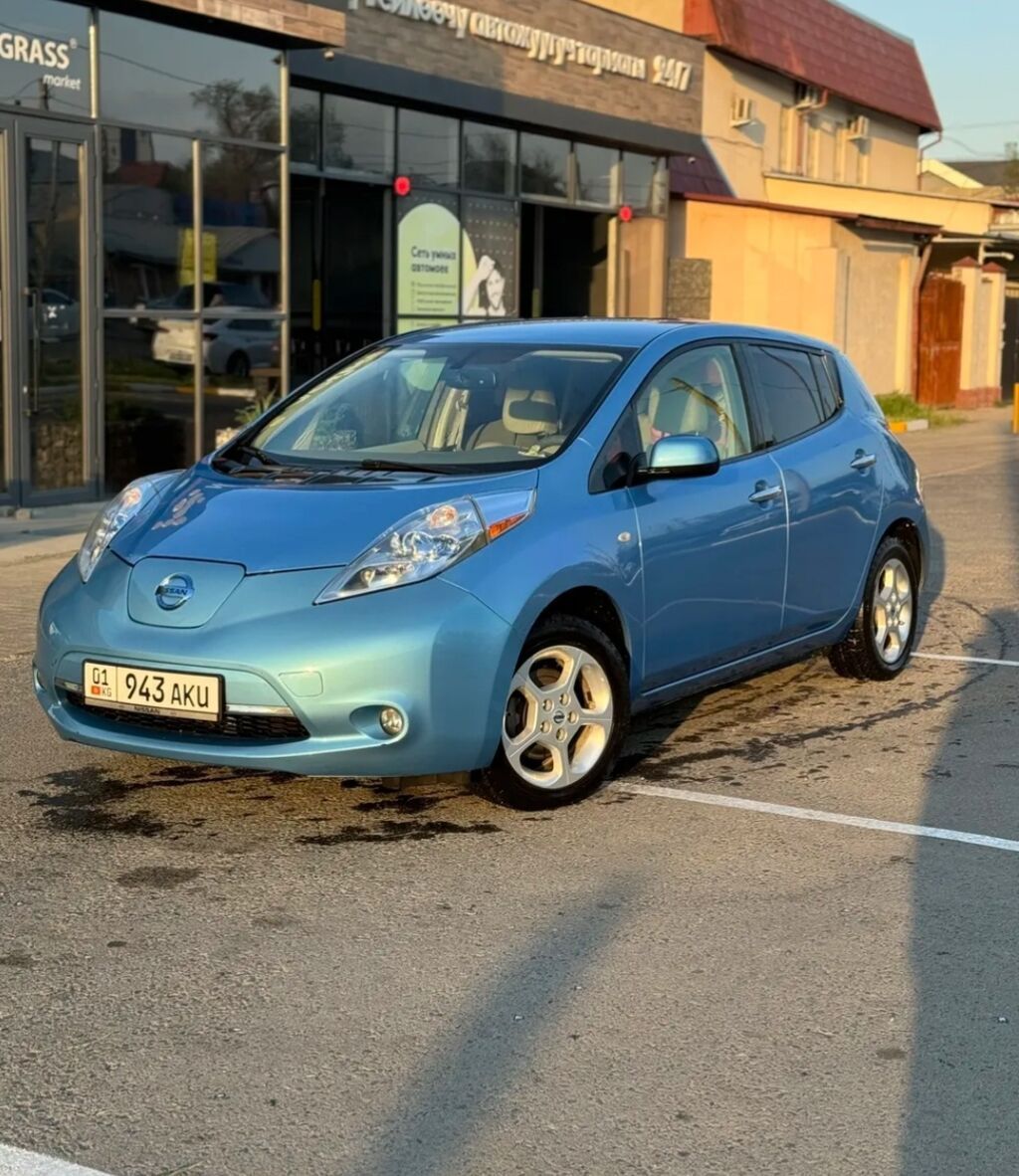 Nissan Leaf: 2011 г., Электромобиль, Хэтчбэк: фото 1