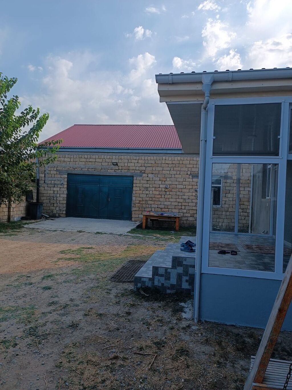İcarə: Obyektin ümumi həcmi-288 kv.m Ünvan: Sumqayıt Şəhəri.Dəmir