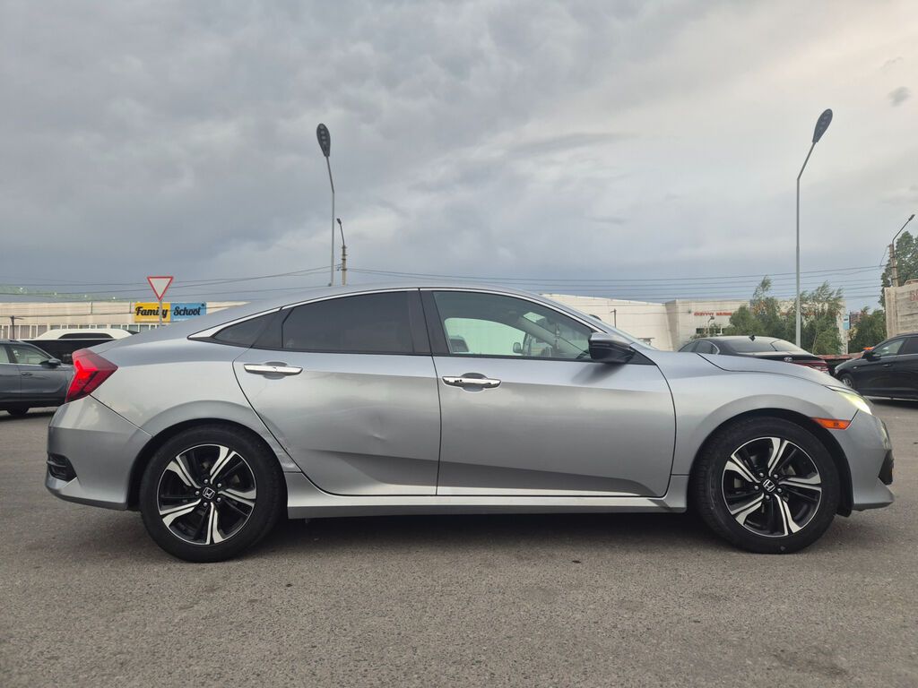 Honda Civic: 2017 г., 2 л, Вариатор, Бензин, Седан: фото 3
