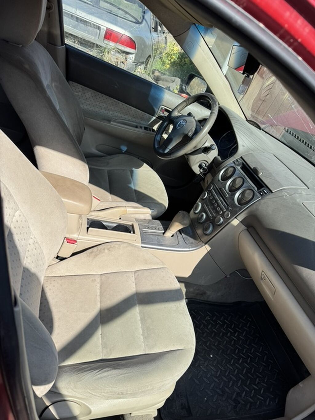 Mazda 6: 2005 г., 2 л, Автомат, Бензин, Седан: фото 2