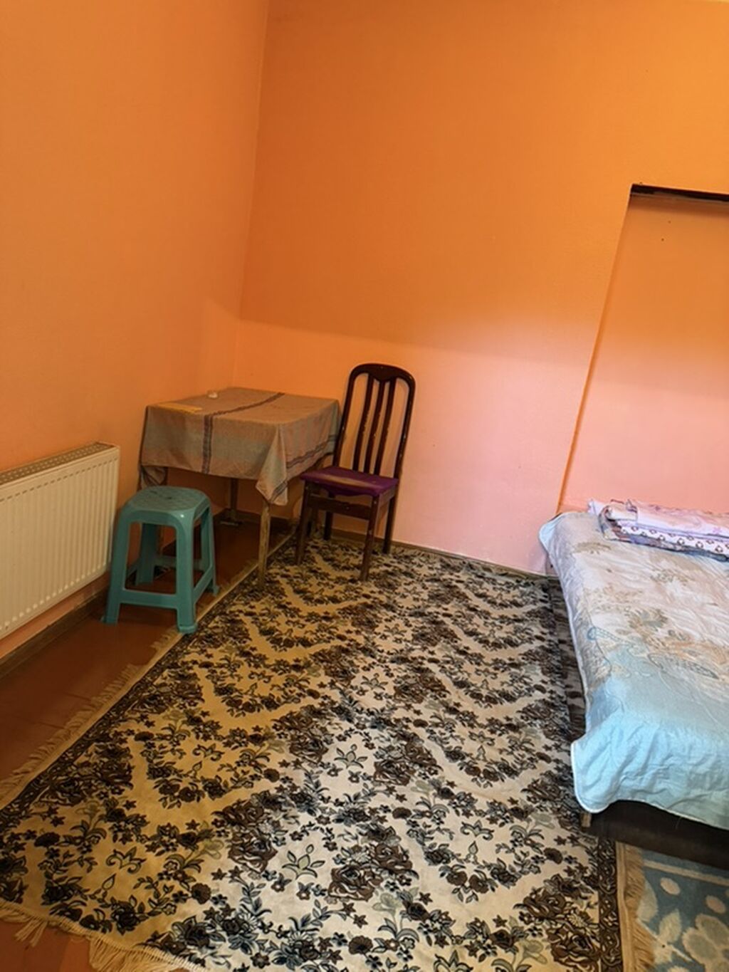 1 otaqlı yaşayış sahəsi (studiyaya yaxın plan) – mətbəx mebeli və