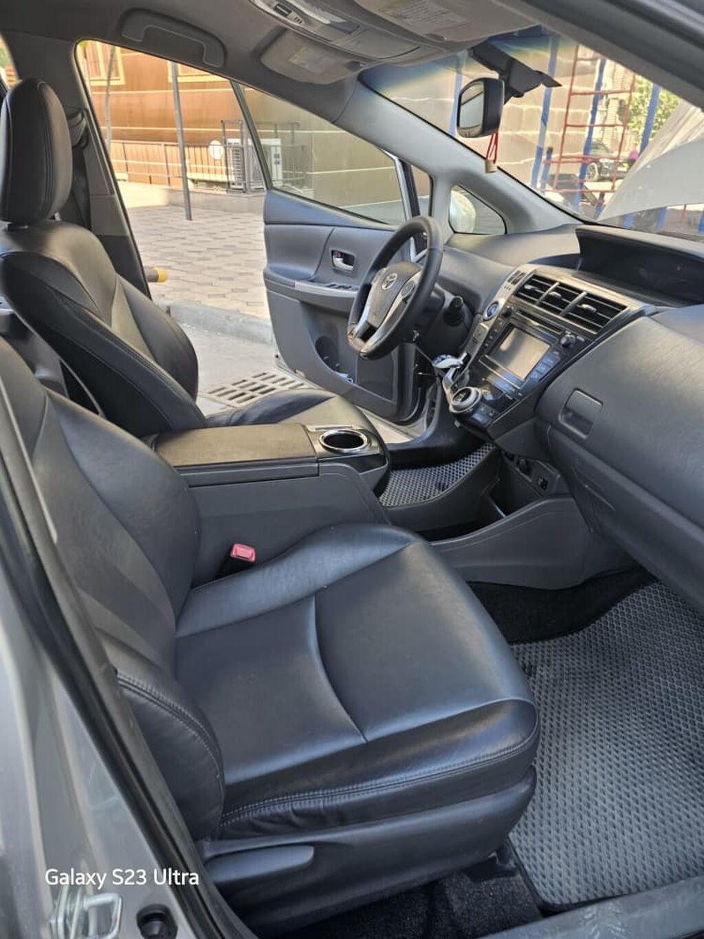 Toyota Prius V: 2013 г., 1.8 л, Автомат, Гибрид, Универсал: фото 8