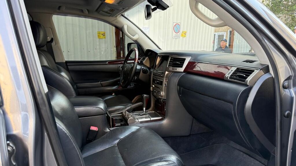 Lexus LX: 2015 г., 5.7 л, Автомат, Бензин, Внедорожник: фото 4
