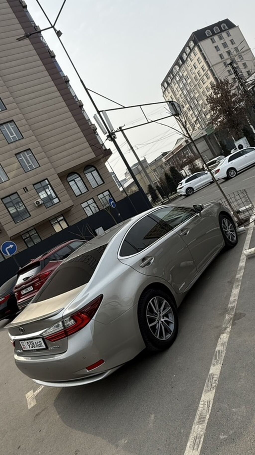 Lexus ES: 2018 г., 2.5 л, Вариатор, Гибрид, Седан: фото 3