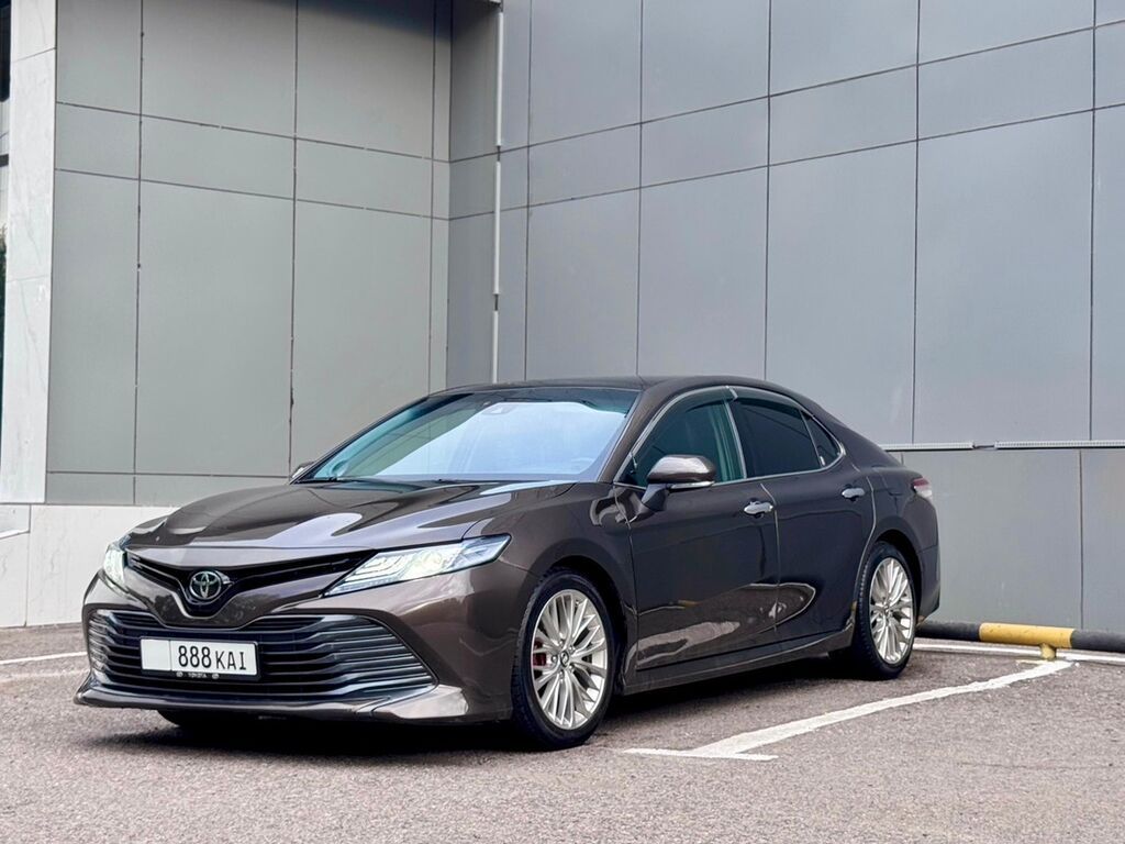 Toyota Camry: 2018 г., 2.5 л, Автомат, Бензин, Седан: фото 2