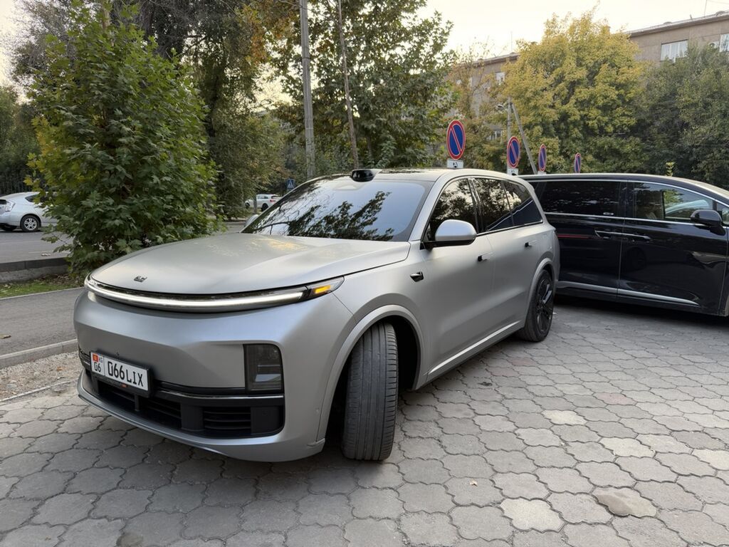 Lixiang L9: 2022 г., 1.5 л, Автомат, Гибрид, Внедорожник: фото 1
