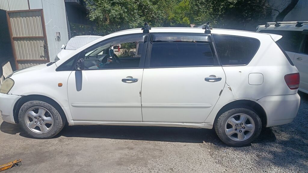 Toyota Ipsum: 2002 г., 2.4 л, Автомат, Бензин, Минивэн — фото 2