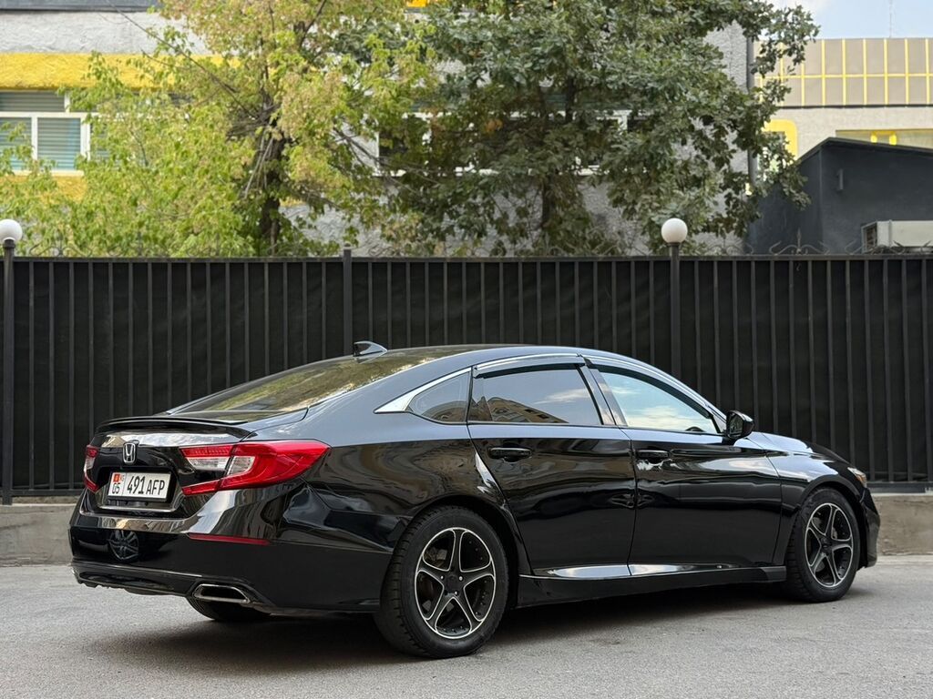 Honda Accord: 2018 г., 2 л, Седан: фото 2
