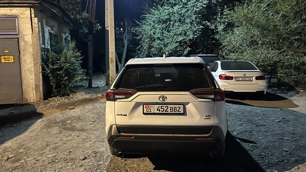 Toyota RAV4: 2022 г., 2.5 л, Автомат, Бензин, Кроссовер: фото 4