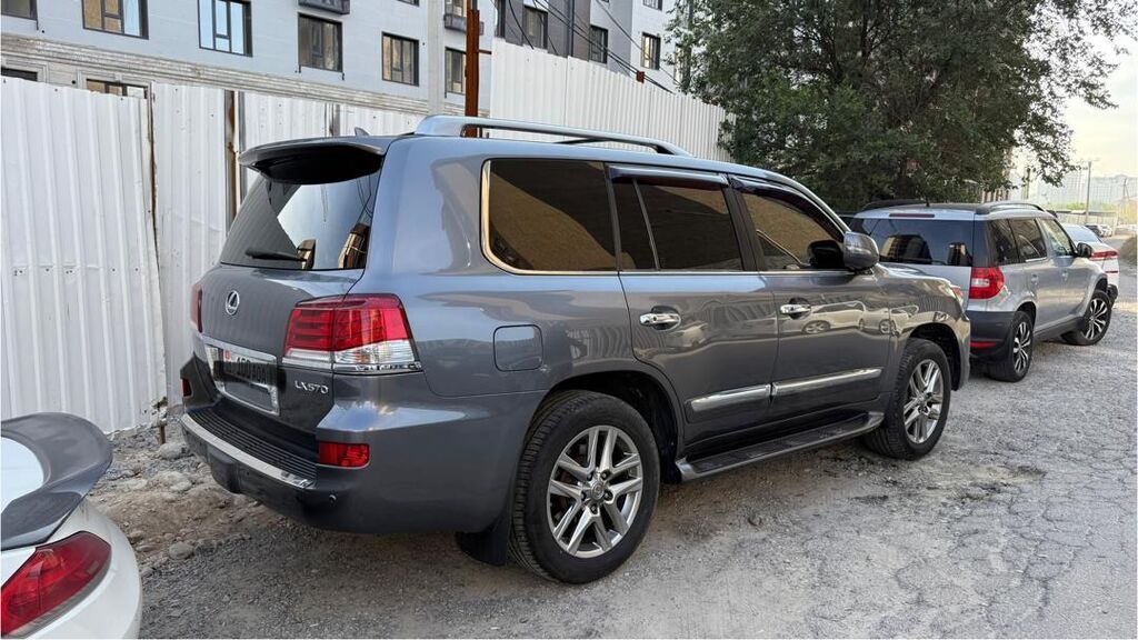 Lexus LX: 2015 г., 5.7 л, Автомат, Бензин, Внедорожник: фото 2