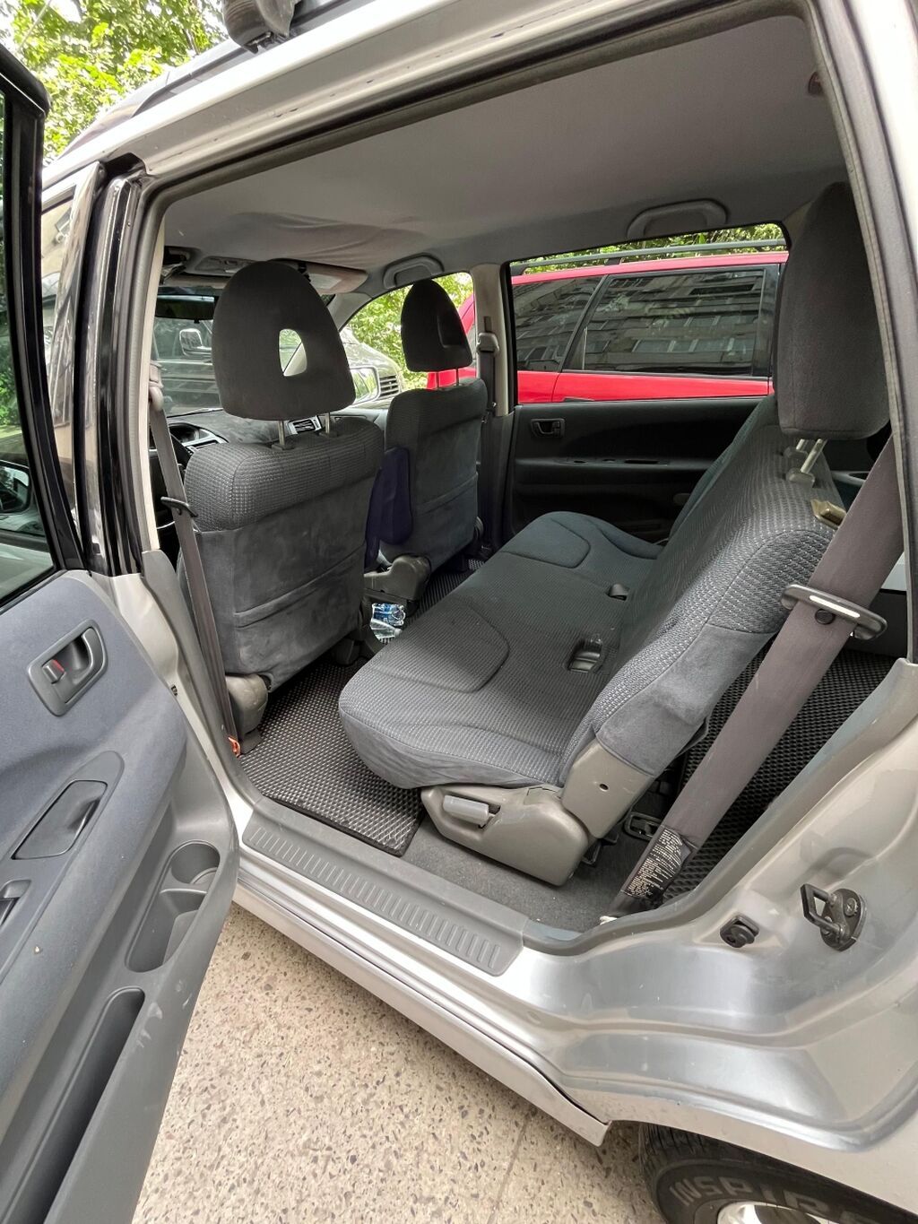 Mitsubishi Space Wagon: 2001 г., 2 л, Механика, Бензин, Минивэн: фото 8