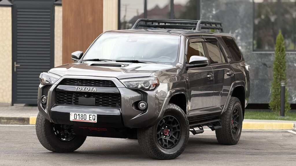 Toyota 4Runner: 2022 г., 4 л, Автомат, Бензин, Внедорожник: фото 2