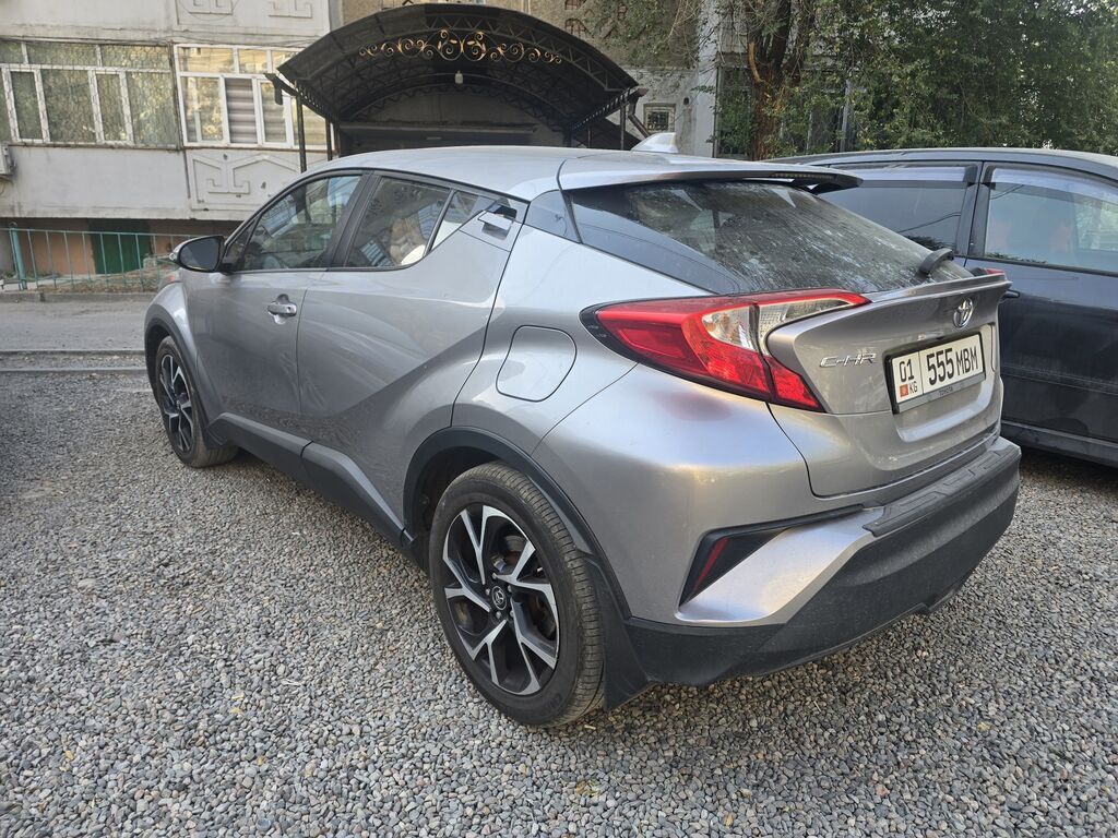 Toyota C-HR: 2019 г., 2 л, Автомат, Бензин, Кроссовер: фото 4