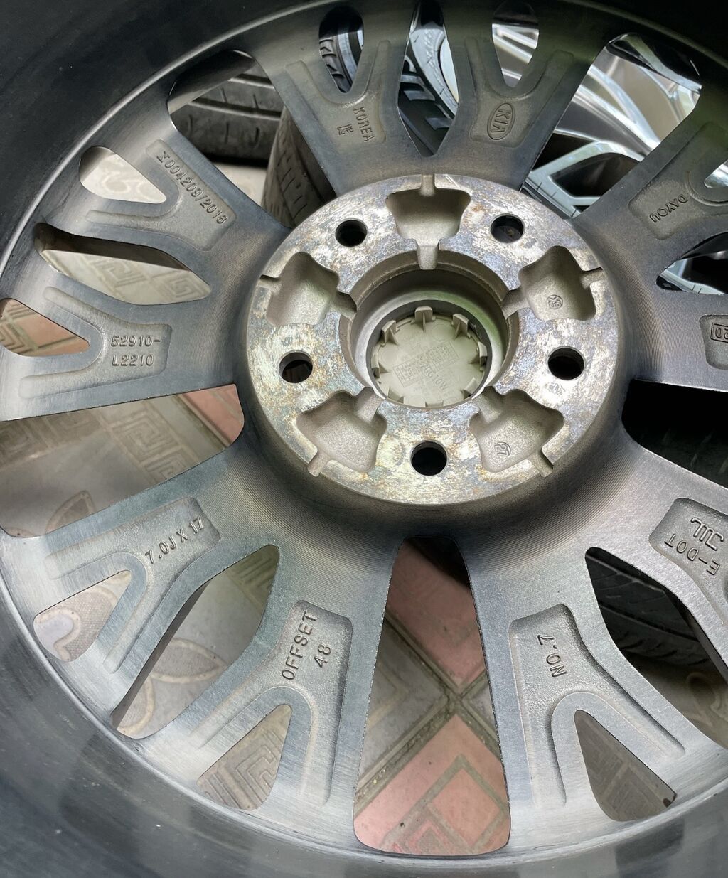 Оригинальные диски KIA K5 хищник R17 5/114.3 7J ET45.5 В идеальном: фото 6