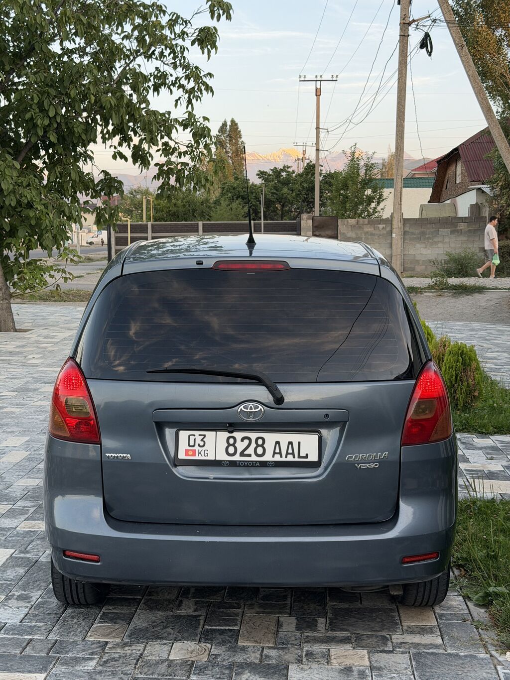 Toyota Corolla Verso: 2004 г., 1.6 л, Механика, Бензин, Седан: фото 6