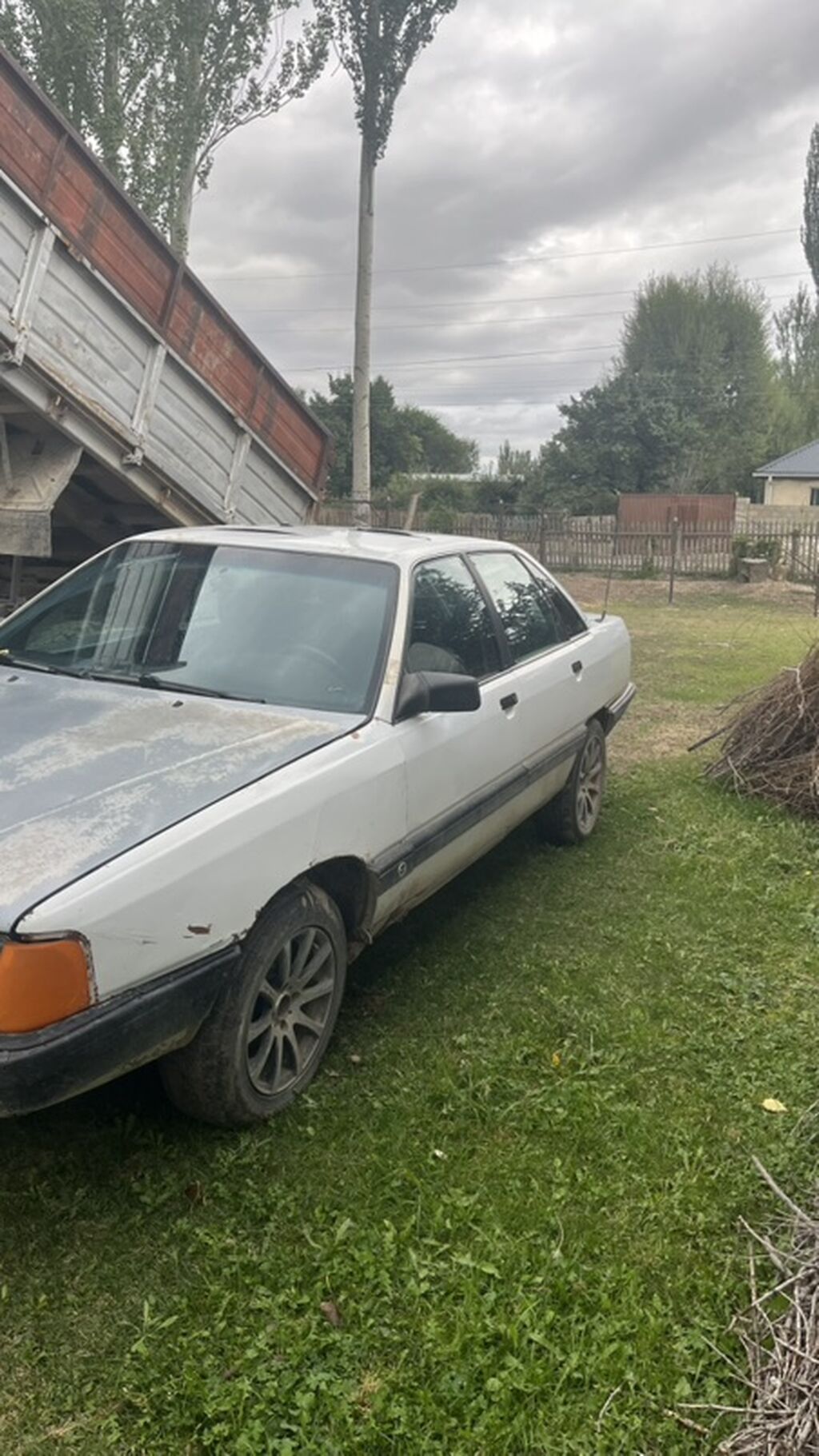 Audi 100: 1990 г., 2 л, Механика, Бензин, Седан: фото 3