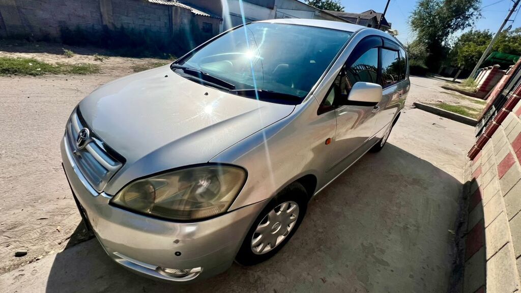 Toyota Ipsum: 2001 г., 2.4 л, Автомат, Газ, Минивэн: фото 4