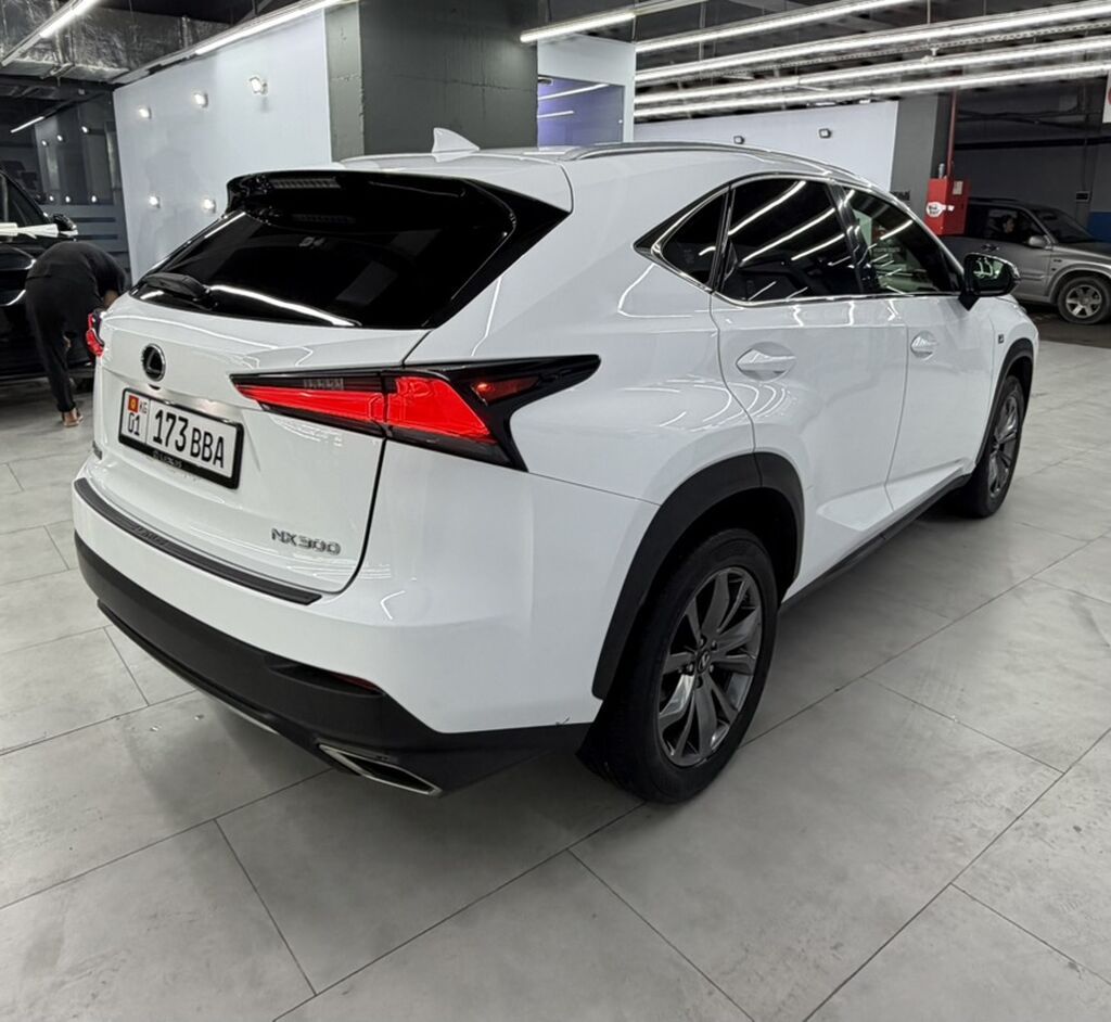 Lexus NX: 2017 г., 2 л, Автомат, Бензин, Кроссовер: фото 4