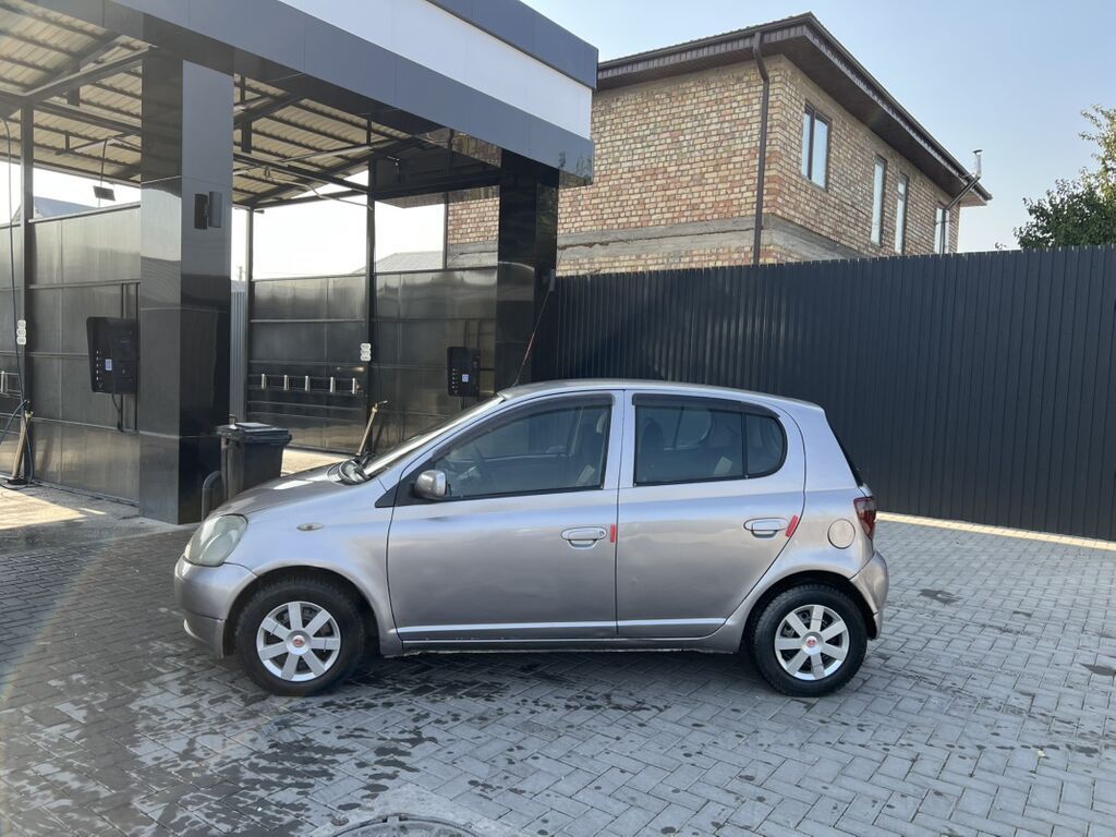 Toyota Vitz: 2002 г., 1.3 л, Автомат, Бензин, Хэтчбэк: фото 3