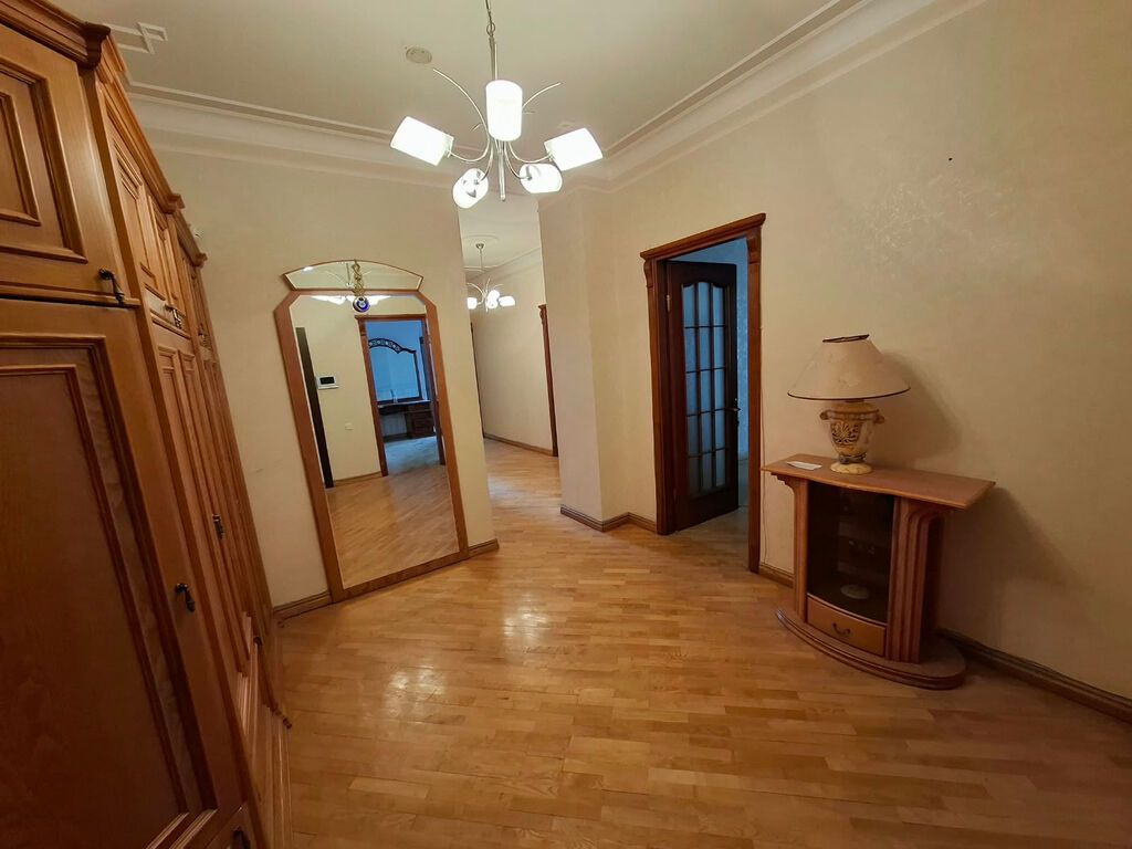5 otaqlı, Yeni tikili, 166 kv. m
