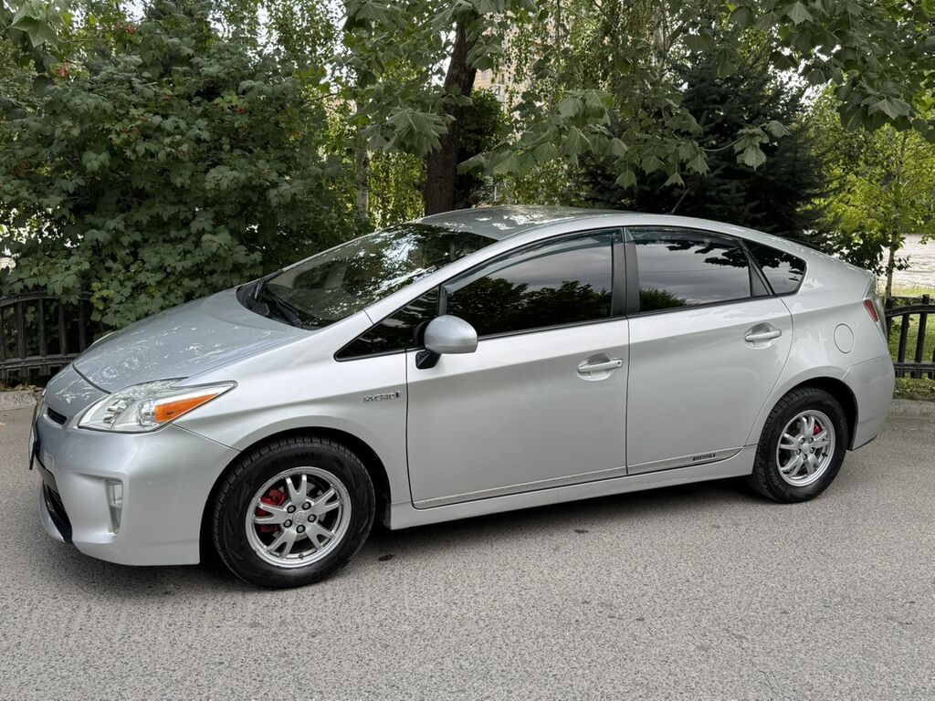 Toyota Prius: 2012 г., 1.8 л, Автомат, Гибрид, Лифтбек: фото 3