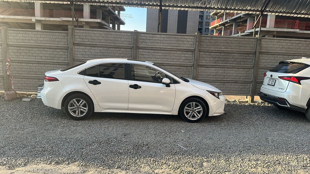 Toyota Corolla: 2022 г., Гибрид, Седан: фото 5