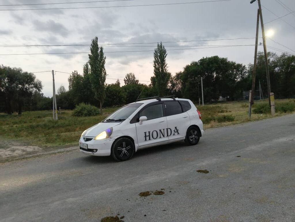 Honda Fit: 2003 г., 1.3 л, Автомат, Бензин, Хэтчбэк: фото 2