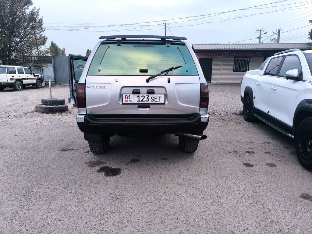 Nissan Pathfinder: 2000 г., 3 л, Механика, Бензин, Внедорожник: фото 1