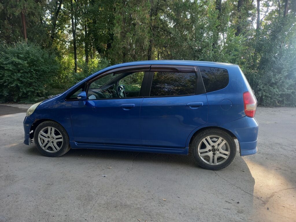 Honda Fit: 2004 г., 1.5 л, Автомат, Бензин, Хэтчбэк: фото 3
