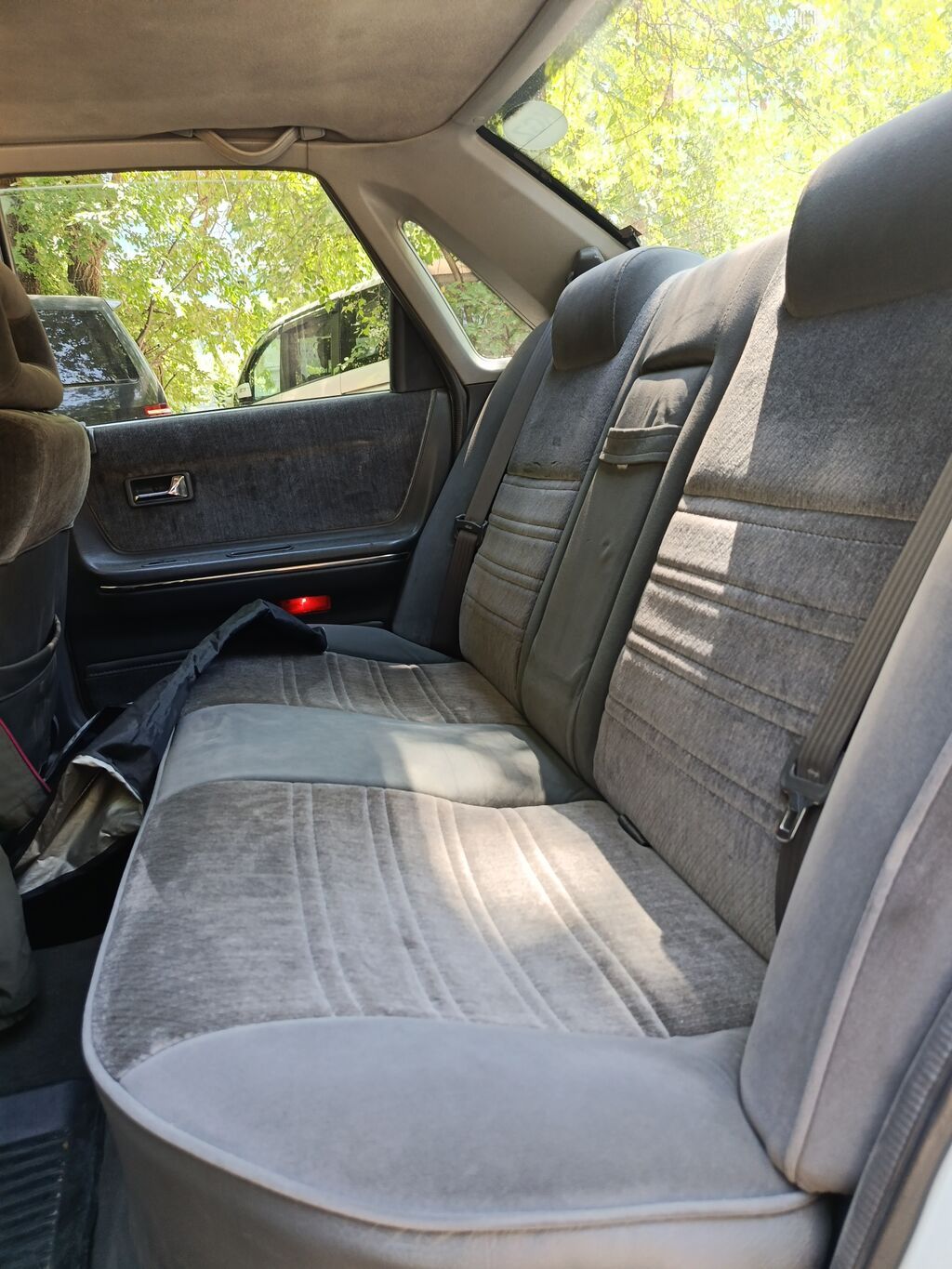 Mazda 626: 1988 г., 2 л, Механика, Бензин, Седан: фото 4