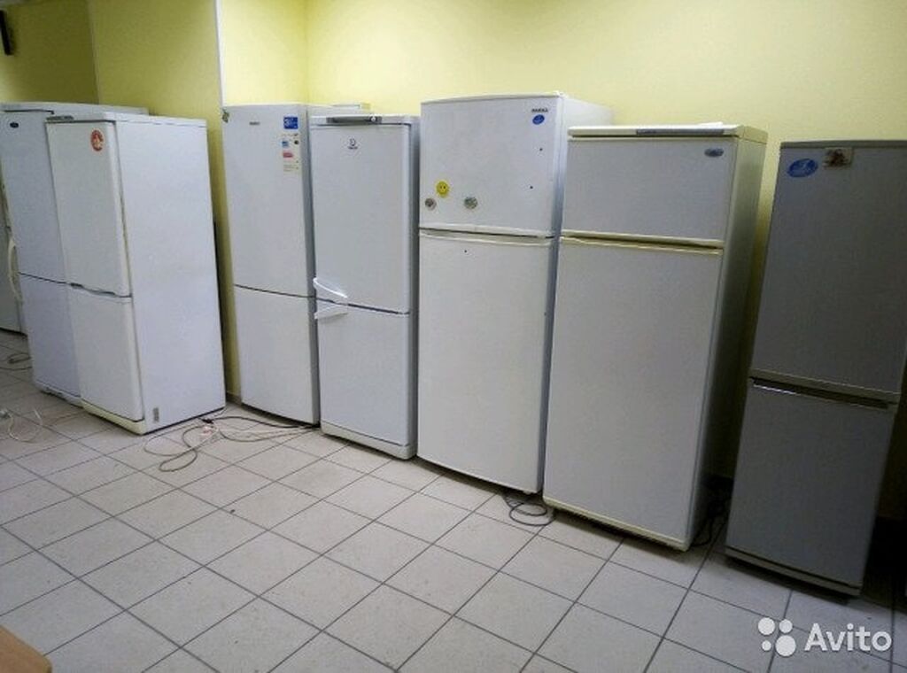 Холодильник б у дешевые. Бытовой техники холодильник. Холодильник б/у. Холодильник Омск. Авито бытовая техника.