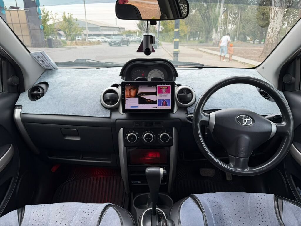 Toyota Ist: 2003 г., Автомат, Бензин, Хэтчбэк: фото 2