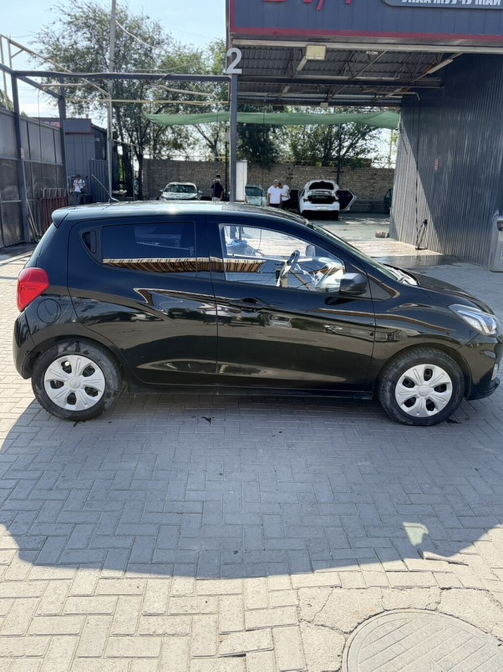 Chevrolet Spark: 2021 г., 1 л, Автомат, Бензин, Хэтчбэк: фото 3