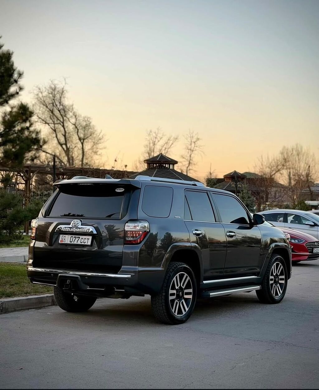 Toyota 4Runner: 2020 г., 4 л, Автомат, Бензин, Внедорожник: фото 3