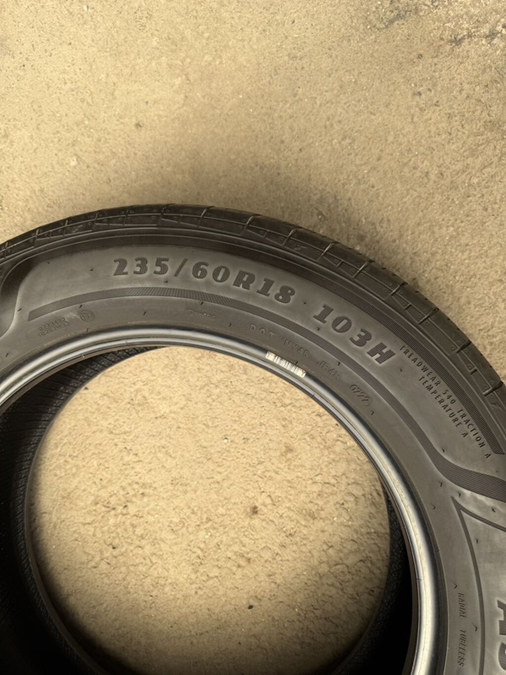 Продам 2 шины Goodyear Assurance 235/60 R18: фото 2