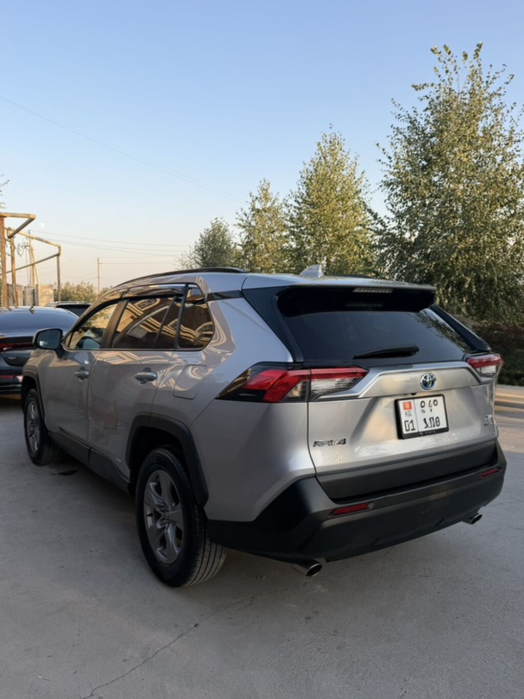 Toyota RAV4: 2022 г., 2.5 л, Автомат, Гибрид, Кроссовер: фото 2