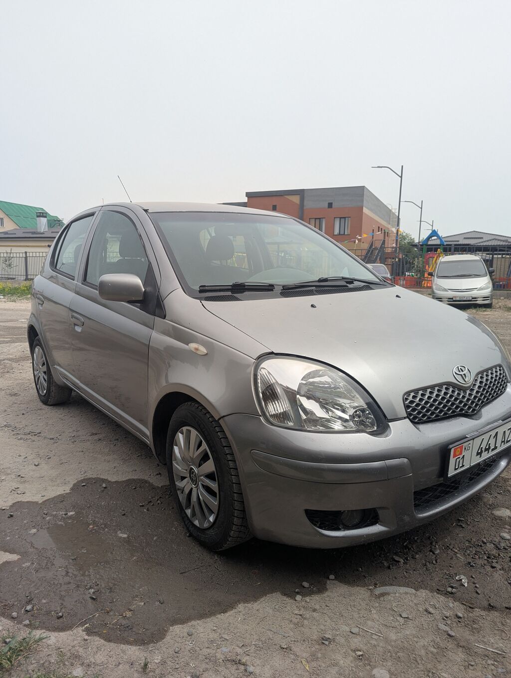 Toyota Yaris: 2004 г., 1.3 л, Автомат, Бензин, Хэтчбэк — фото 1
