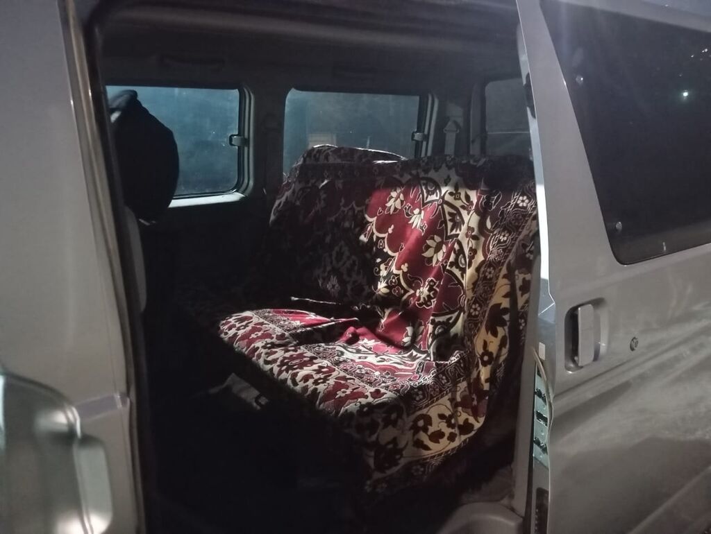 Mazda BONGO: 2001 г., 2.5 л, Автомат, Дизель, Минивэн: фото 6
