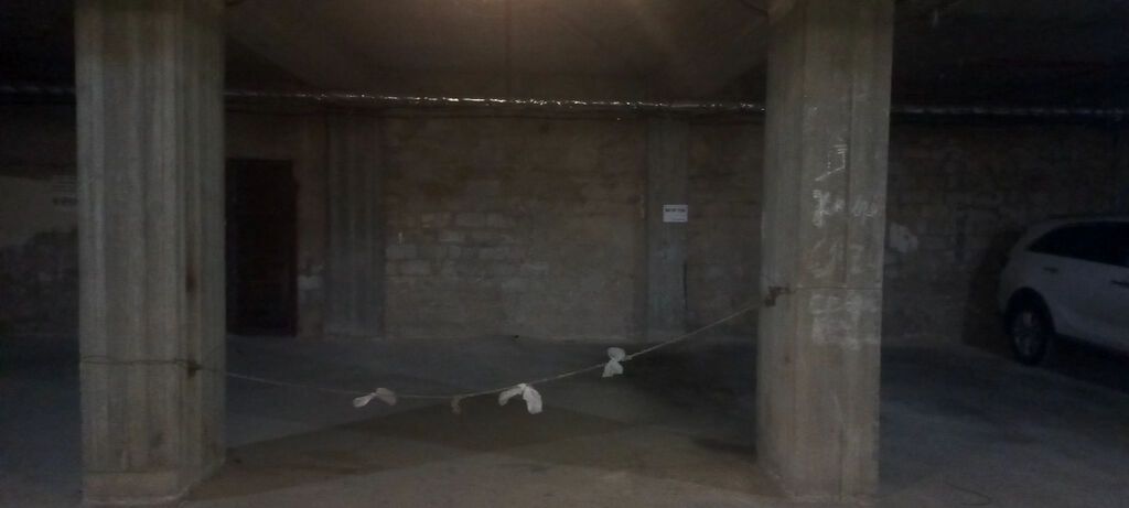 Yeraltı avtodayanacaqda ayrıca park yeri. Neftcilerde 220 sayli