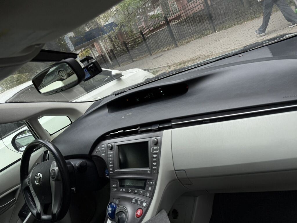 Toyota Prius: 2012 г., 1.8 л, Вариатор, Гибрид, Лифтбек: фото 8