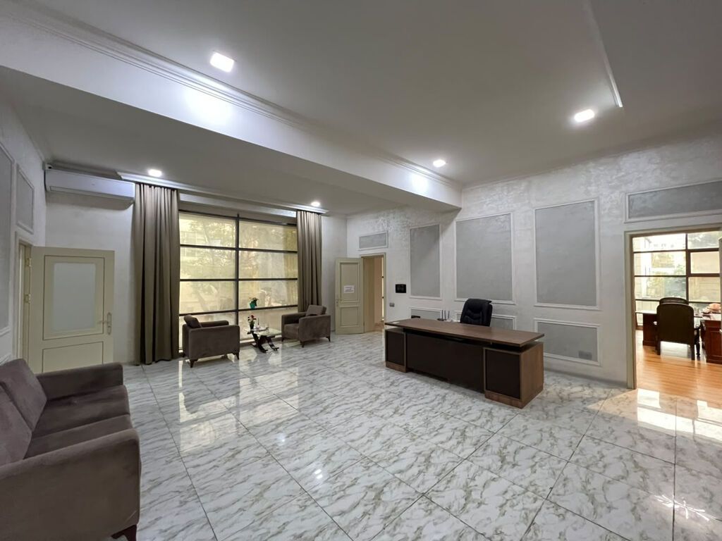HEYDƏR ƏLİYEV MƏRKƏZİNƏ YAXIN 204 m² OFİS SATILIR - Lokasiya: Heydər