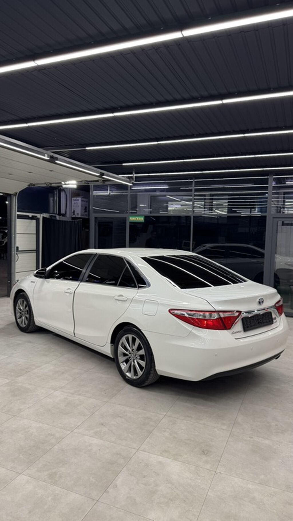 Toyota Camry: 2017 г., 2.5 л, Автомат, Гибрид, Седан: фото 4