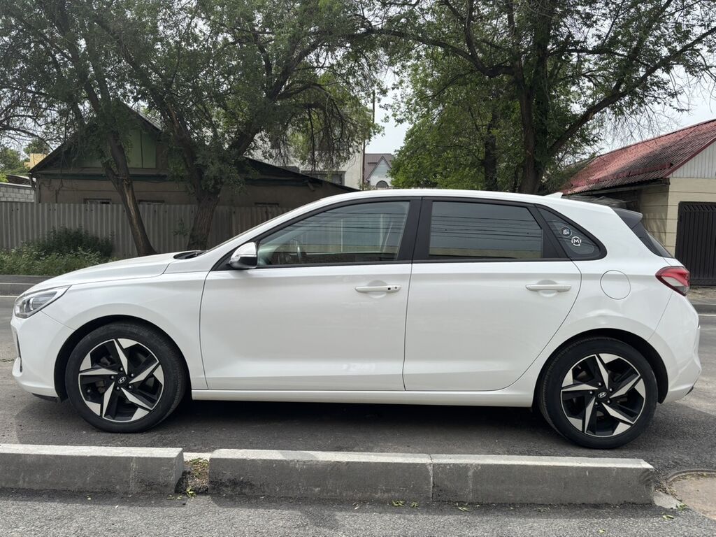 Hyundai i30: 2018 г., 1.4 л, Робот, Бензин, Хэтчбэк: фото 3