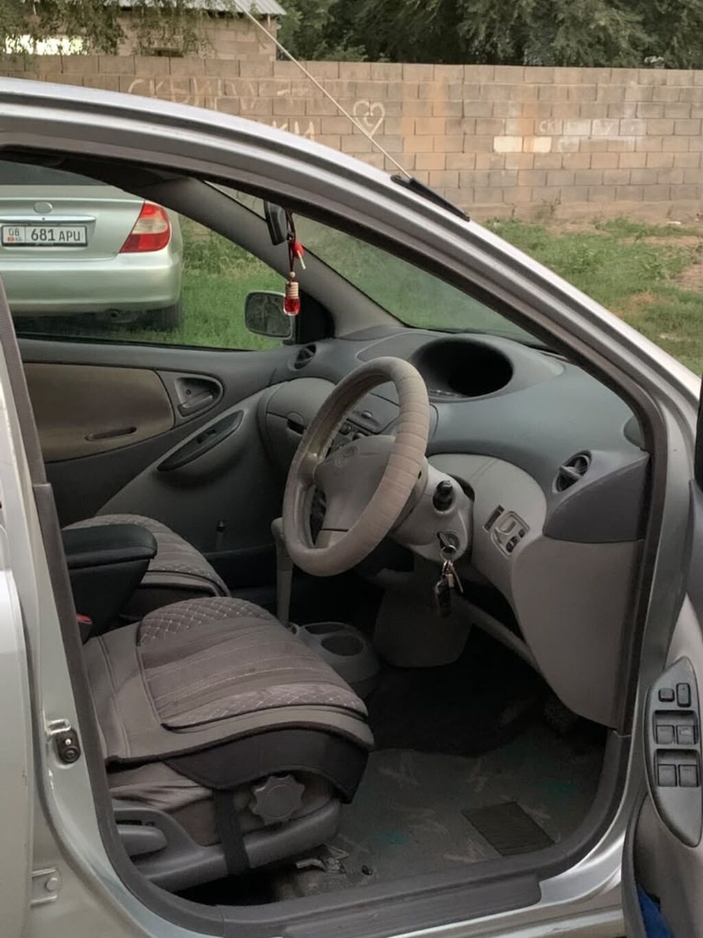 Toyota Platz: 1999 г., 1 л, Автомат, Бензин, Седан: фото 6